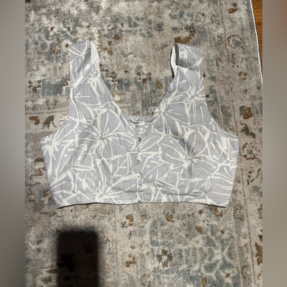 Madewell Tops - Madewell Grey & White Floral Top • Size 12